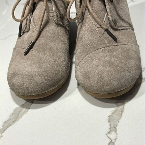 Toms | Women's Beige Suede Desert Booties Wedge Heel Lace Up Round Toe Size 9.5 - Picture 5 of 14
